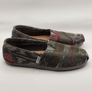 Men Tom’s size 8 never worn.